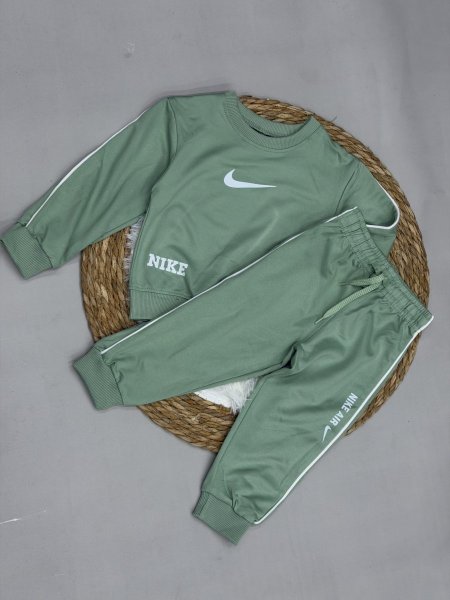 ترينك ولادي  NiKE 6-30M